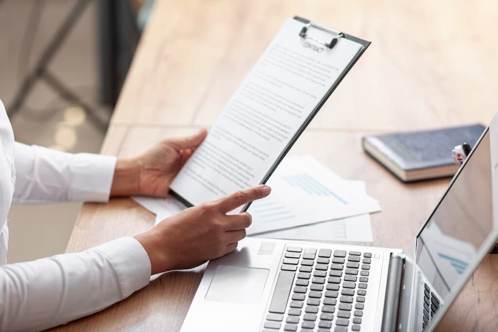 Tableau de bord CRM pour suivre un portefeuille de contrats d’assurance